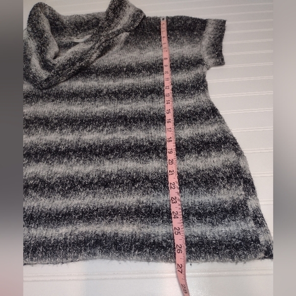 Maurices women's sweater pullover shor sleeve size (3) - Picture 7 of 8